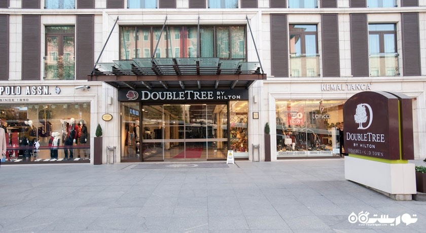 درب ورودی هتل دبل تری بای هیلتون